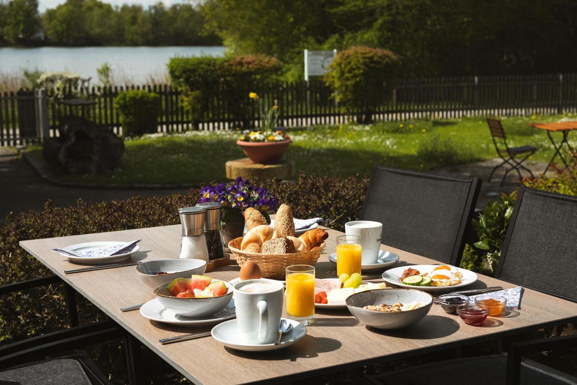 Sopherl Am See - Fruehstueck Auf Der Seeterrasse, Sehr Ruhig Und Wunderschoen Am See, 3 Minuten Nach Oberpfaffenhofen, Viele Radtouren, Restaurants & Cafes In Der Umgebung Weßling Exterior foto